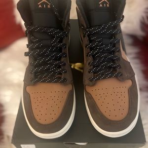 Air Jordan 1’s Mid SE